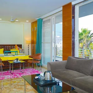 Lime Tree Hotel 32Nd Avenue Nh-8 Gurgaon Near Sector 29- Fully Vaccinated Staff Gurgaon