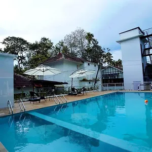 https://bamboo-lagoon-backwater-front-resort.kerala-hotels.net